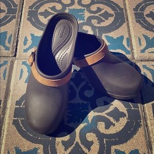 Women’s Crocs Clogs Sz 7